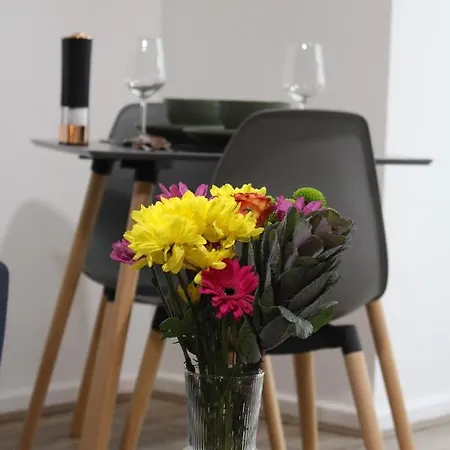 Flat 1, Westhill * לידס