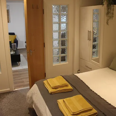 Апартаменти Flat 1, Westhill