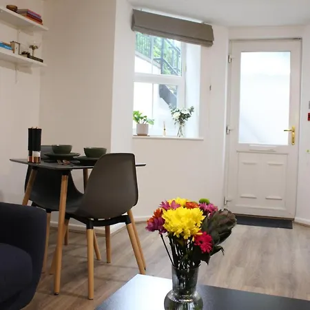 Flat 1, Westhill * לידס