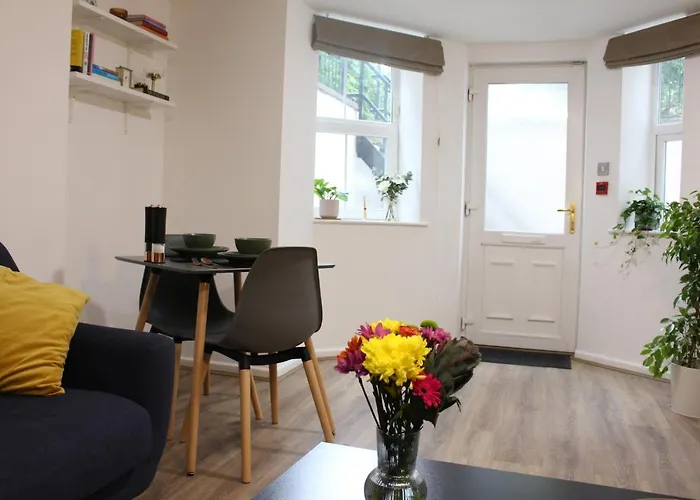 Flat 1, Westhill * Лідс